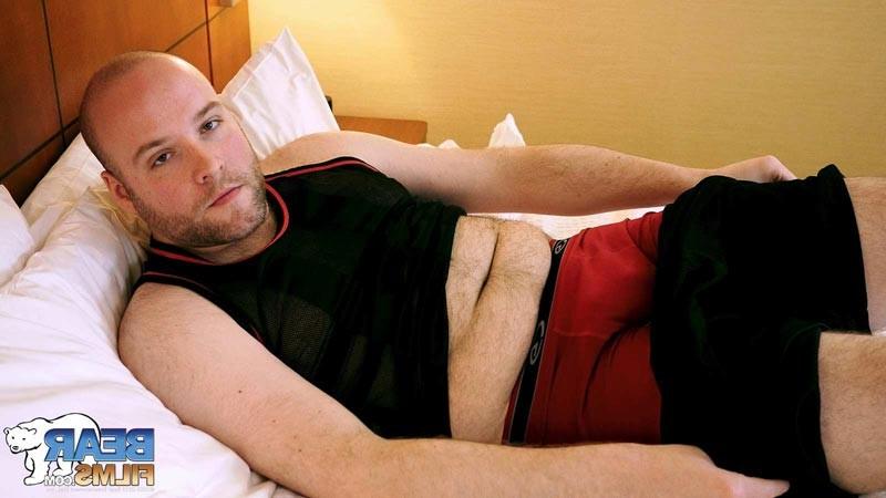 12P Big Bear Jerking Off