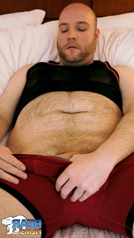 12P Big Bear Jerking Off