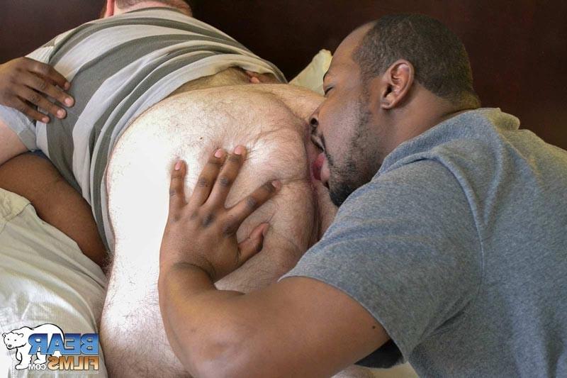 15P Threeway Interracial Bear Sex
