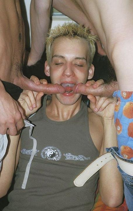20P Three cute slender twinks suck one after the other