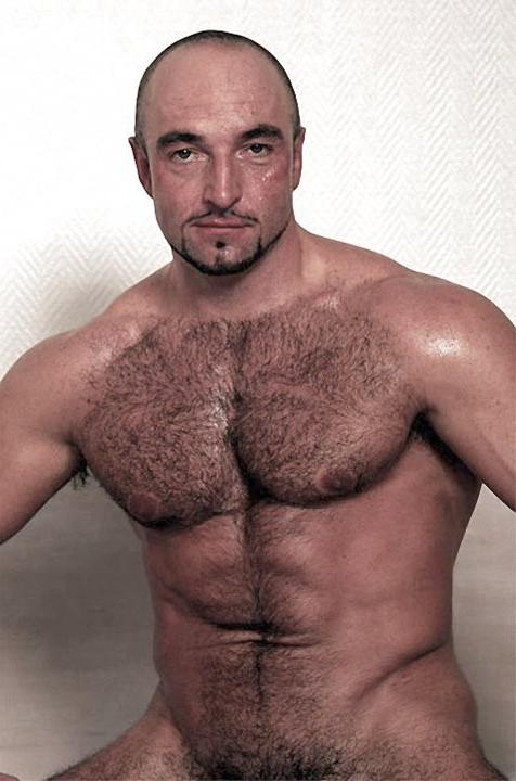 20P Four muscle mature bears sucking and screwing in a hotel room