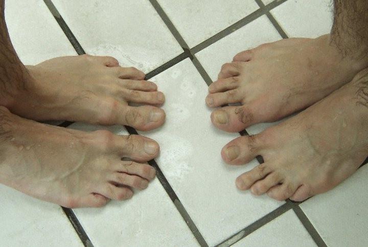 20P Two hairy chested foot lovers enjoy having fun in a piscina pool