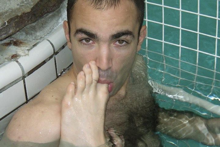 20P Two hairy chested foot lovers enjoy having fun in a piscina pool