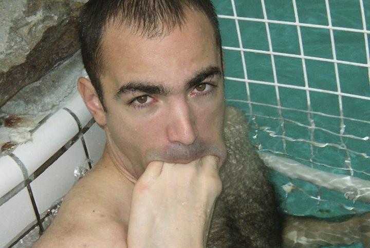 20P Two hairy chested foot lovers enjoy having fun in a piscina pool