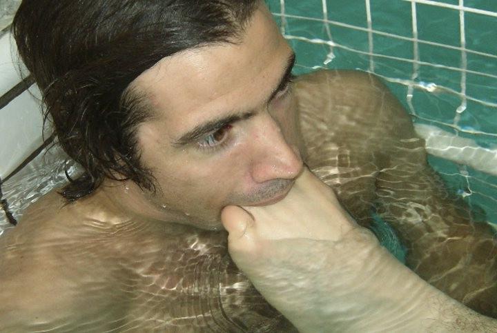 20P Two hairy chested foot lovers enjoy having fun in a piscina pool
