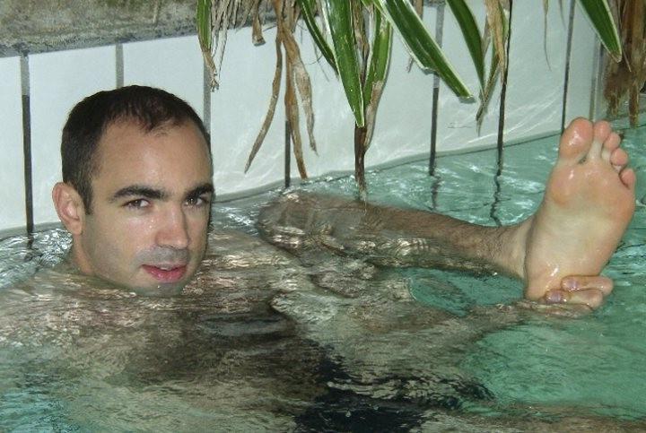 20P Two hairy chested foot lovers enjoy having fun in a piscina pool