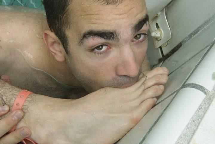 20P Two hairy chested foot lovers enjoy having fun in a piscina pool