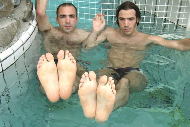 20P Two hairy chested foot lovers enjoy having fun in a piscina pool