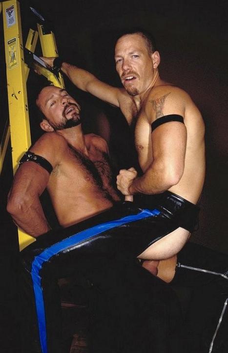 20P Two mature muscle bears sucking and riding and cumming enjoyment