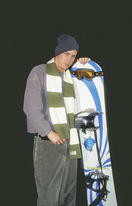 20P A smooth skateboarder stripping off n self sucking