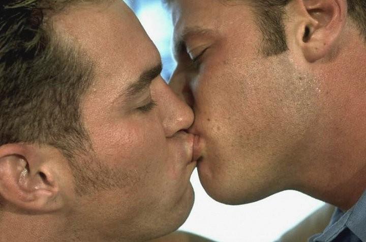 20P Smooth muscle policemen kissing and sucking and fucking in a gym