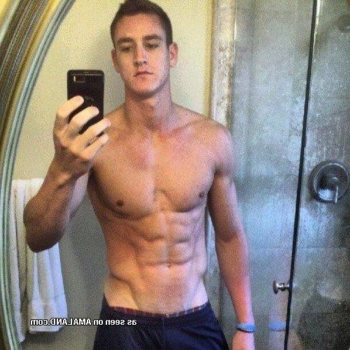 15P Compilation of sexy hunks showing off gorgeous bodies