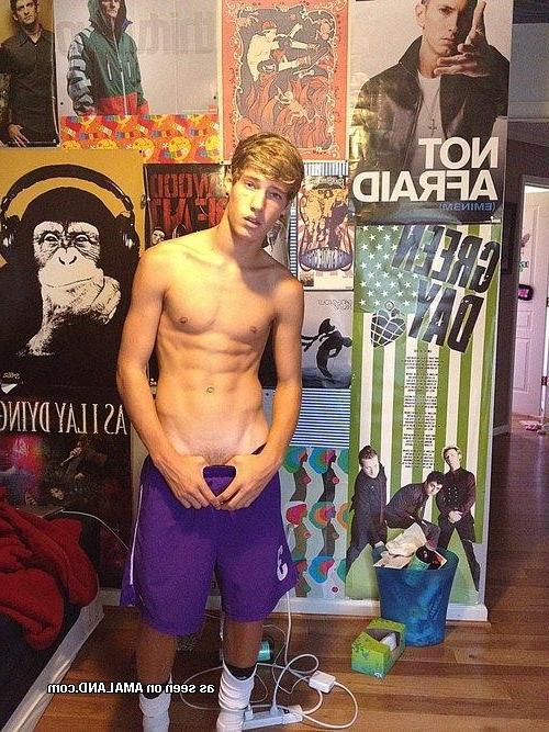 15P Compilation of sexy hunks showing off gorgeous bodies