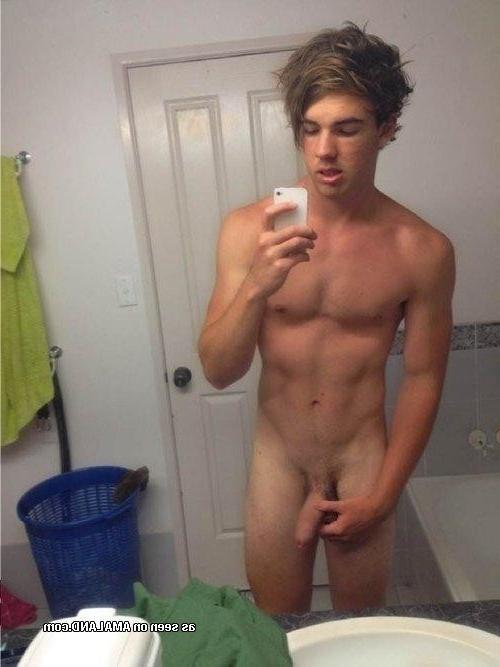 10P Compilation of sexy amateur hunks posing for the cam