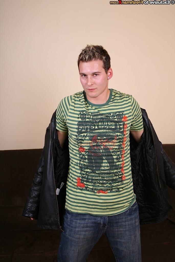 15P Very fit Mike Beers strips and tugs on his firm dick.