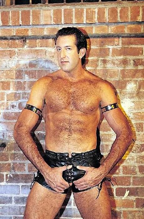 20P Muscle bears in leather suck and fuck in a dungeon