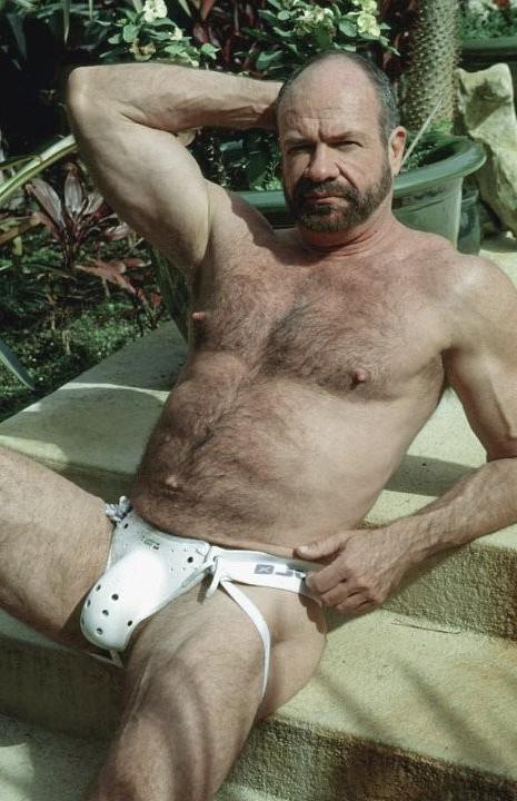 20P Mature hairy chested dude showing and jerking off in the garden