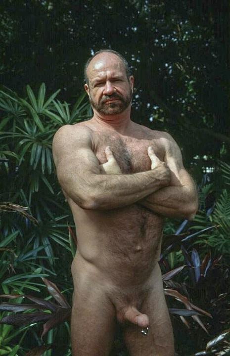 20P Mature hairy chested dude showing and jerking off in the garden
