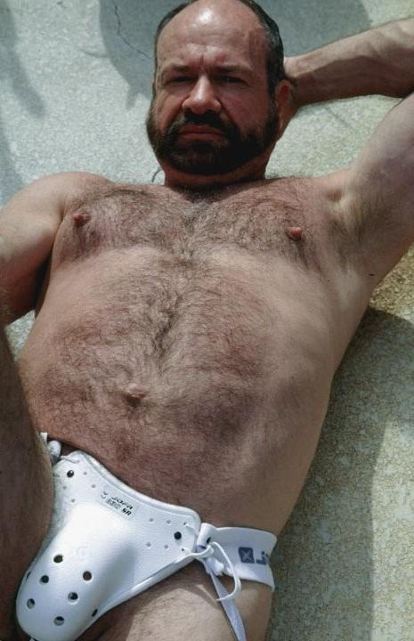 20P Mature hairy chested dude showing and jerking off in the garden