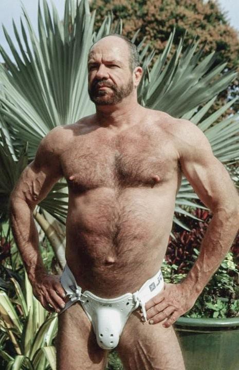 20P Mature hairy chested dude showing and jerking off in the garden