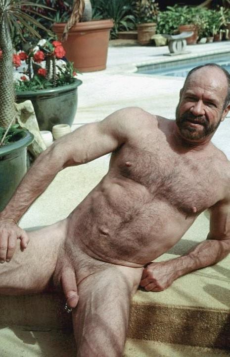 20P Mature hairy chested dude showing and jerking off in the garden