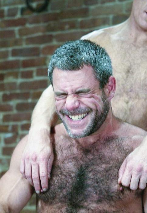 20P A mature muscle bear enjoys sucking and deep huge dildoing