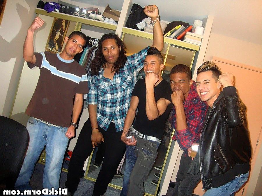 12P Check out these hot horny dudes suck and fuck in college real amateur pics