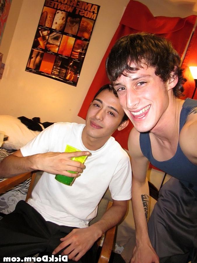 12P College sex party babes fucked and pounded hard real hot amateur pics