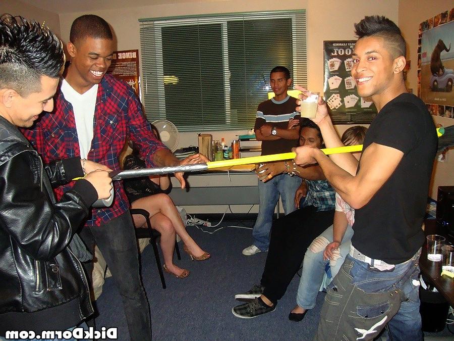 12P Check out real hot amateur college boys nail eachother and hot babes in this ht 