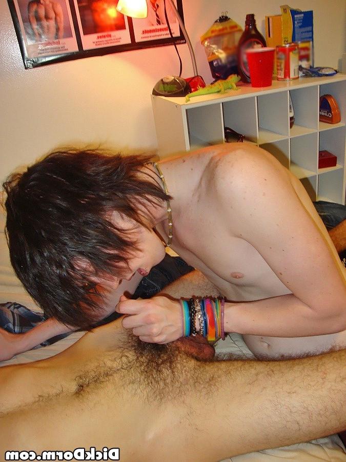 12P Check out real hot amateur college boys nail eachother and hot babes in this ht 