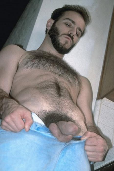 20P Two muscle bears mutual sucking and dildoing and screwing kick
