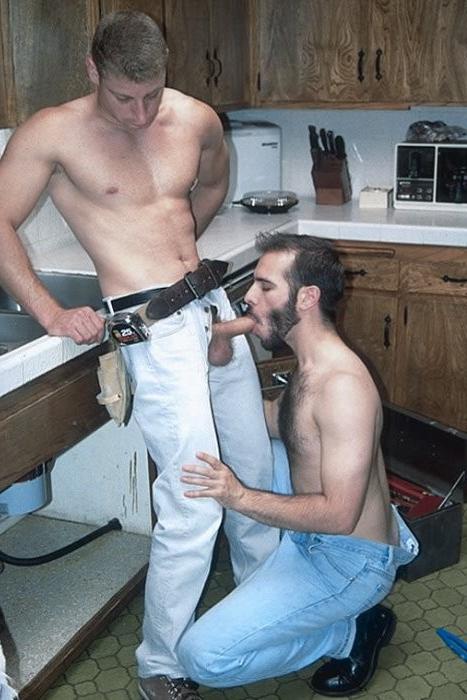 20P Two muscle bears mutual sucking and dildoing and screwing kick
