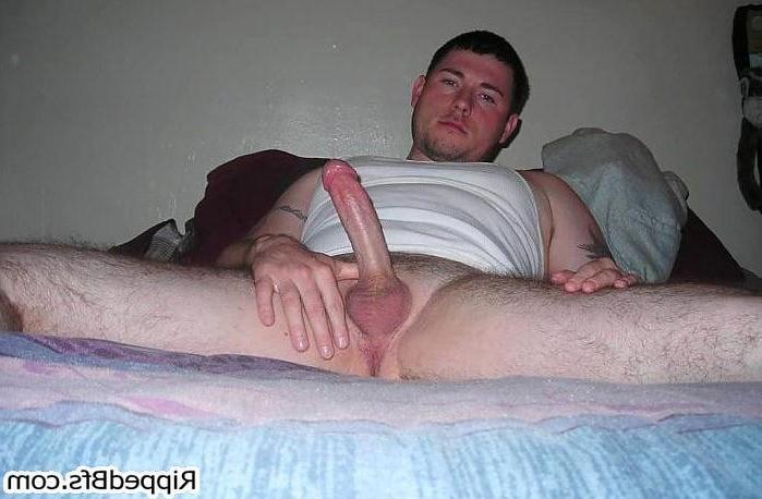 10P Amatuer video of a self-shooting guy obsessed with his body