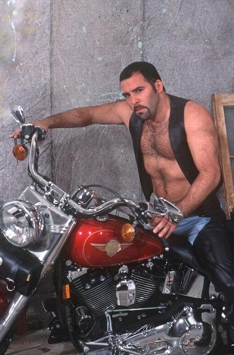 20P Hairy biker seducing and drilling a smooth fellow in garage