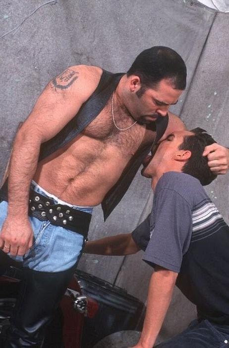 20P Hairy biker seducing and drilling a smooth fellow in garage