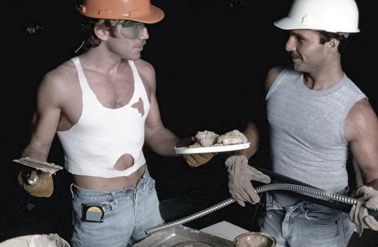 20P Hairy workers mutual sucking and screwing on the dirty floor
