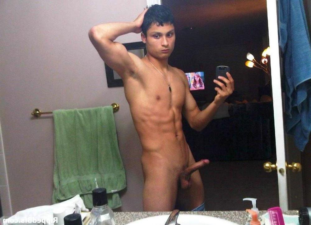 10P Big chested dude flex up his muscles in front of the camera