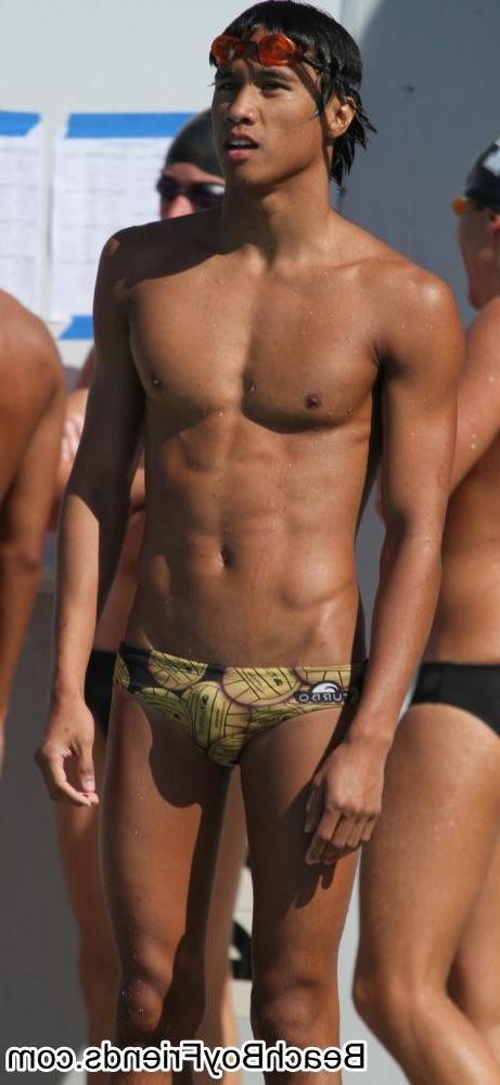 10P Hunk boys with muscular body are topless at the beach
