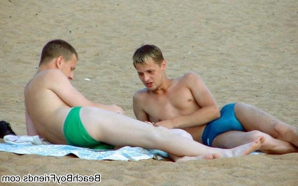 10P Hunk boys with muscular body are topless at the beach