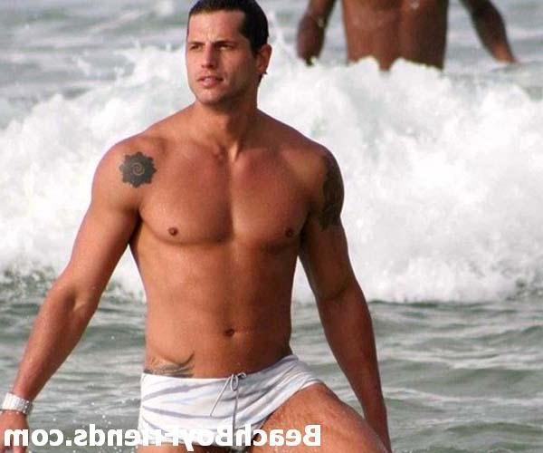 10P Hunks love being at the beach and showing their great bodies