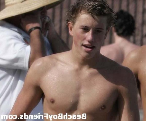 10P Hunks love being at the beach and showing their great bodies