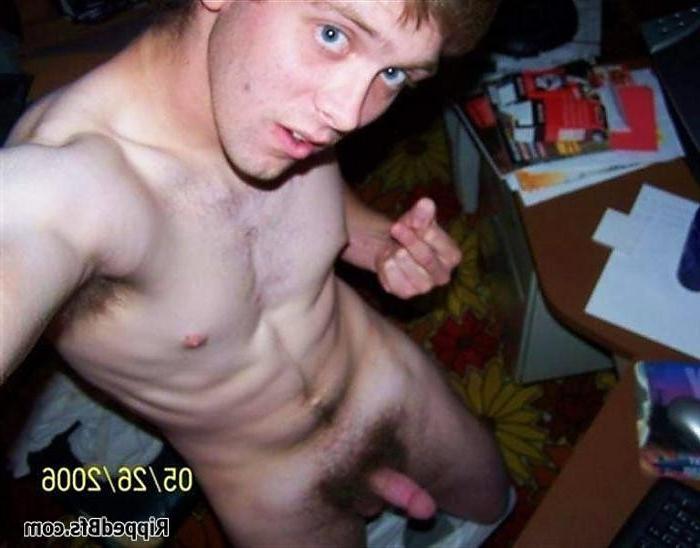 10P Amatuer video of a self-shooting guy obsessed with his body