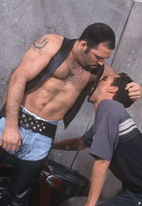 20P Muscle hairy biker fucking and getting fucked by twink in garage
