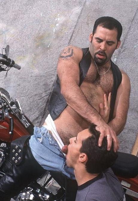 20P Muscle hairy biker fucking and getting fucked by twink in garage