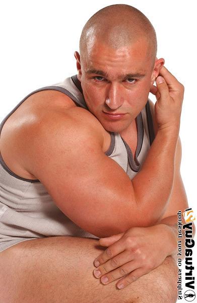 16P Handsome muscular guy posing nude