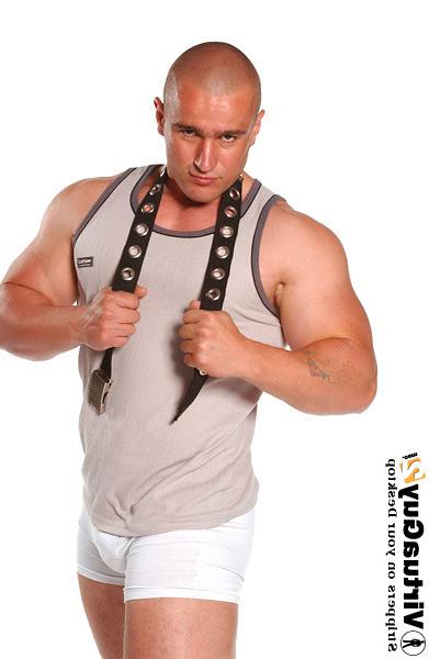 16P Handsome muscular guy posing nude