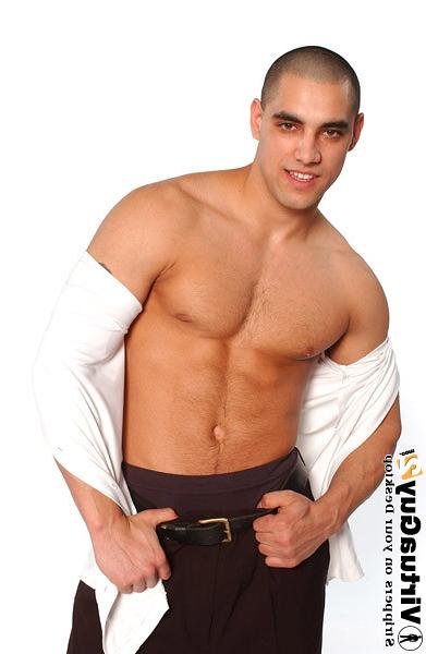 16P Handsome muscular guy posing nude