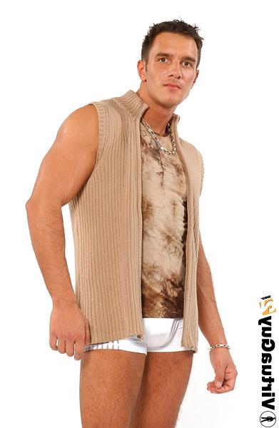 16P Handsome brunette guy posing nude