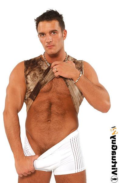 16P Handsome brunette guy posing nude