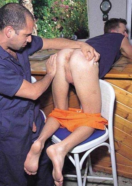 20P Mature bear treating a twinks ass hole and enjoying facials